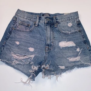 Crocker shorts - Skit snygga shorts, säljes eftersom dem är för stora. Storlek xs🫶🏻 i fint skick💗