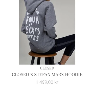 Hoodie  - Hoodie köpt på rock n romance för 1500kr. 