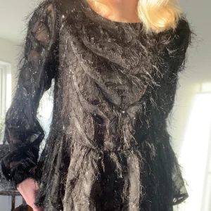 Glittrig topp - Jättefin tröja, endast använd några gånger. Köpt får ungefär ett år sedan från A view. Skriv för fler frågor eller bilder💕💕Pris går att diskutera☺️