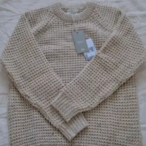 Brand new with tags peregrine waffle knit wool jumper, made in England. Never worn and in perfect condition. Measurements on request :)