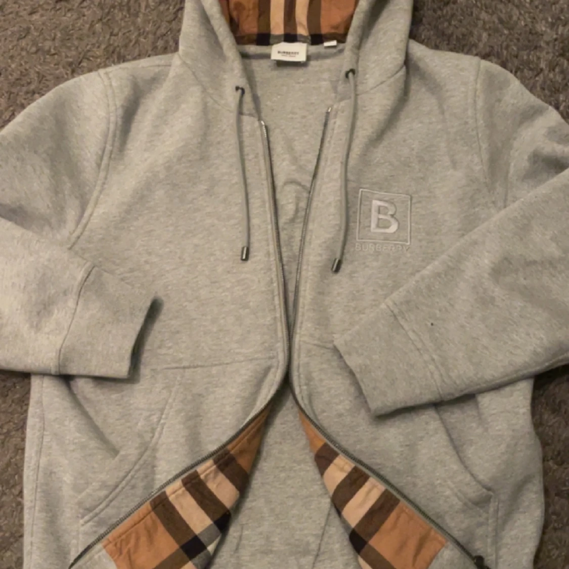 Burberry zip hoddie  - 90