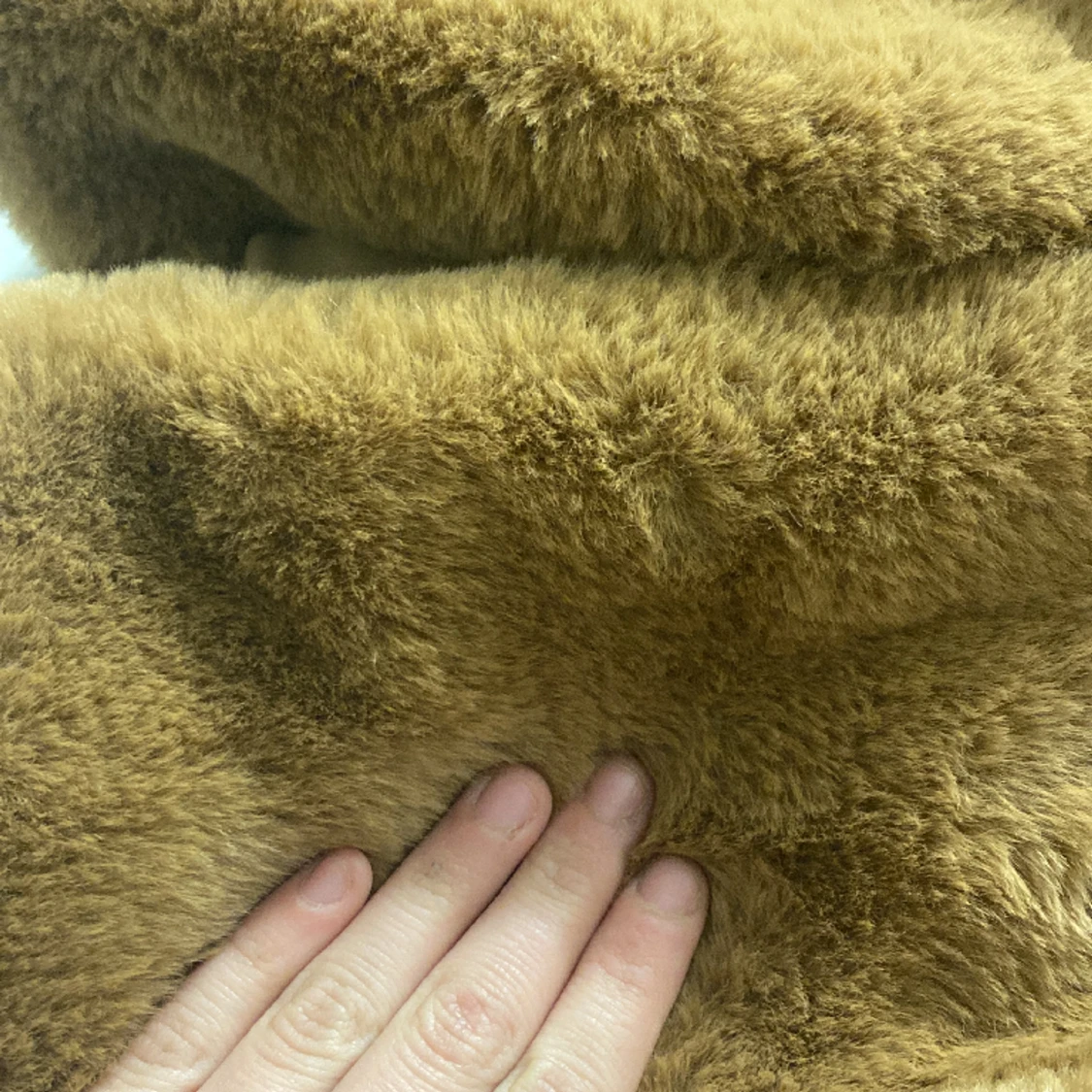 En Björn brun gullig och fluffig kofta - 91