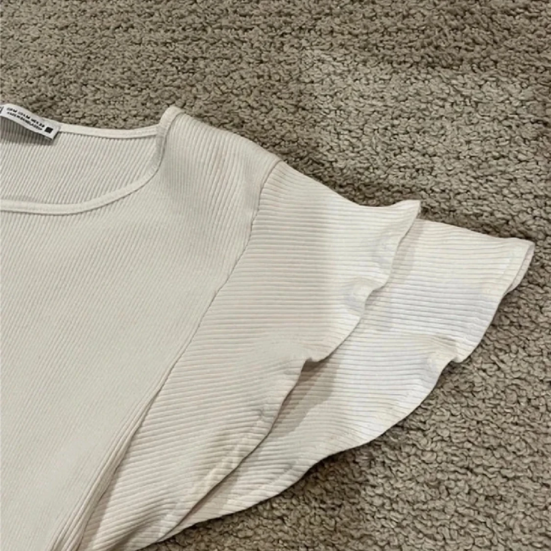 T-shorts med volanger  - 90