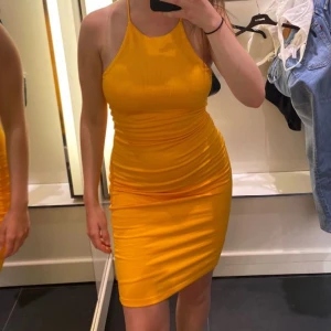 Klänning - klänning från Gina, använd en gång 