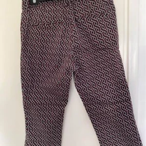 Capri byxor.  - Stretchiga capribyxor. Storlek 42/10. Bra skick.