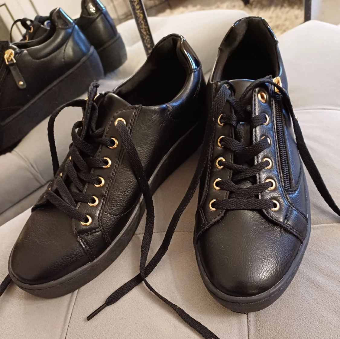 Nästintill nya lack sneakers  - 91