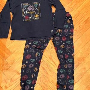 Harry Potter pyjamas  - Harry Potter pyjamas för barn. Bra kvalitet. Priset är ej diskuterbart.
