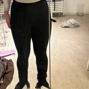 Kostymbyxor med slits!! - Lite slitna, men absolut användbara!