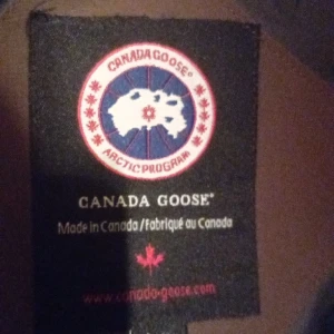 Canda Goose Jacka  - Säljer en Äkta canda Goose Jacka inga hål. 