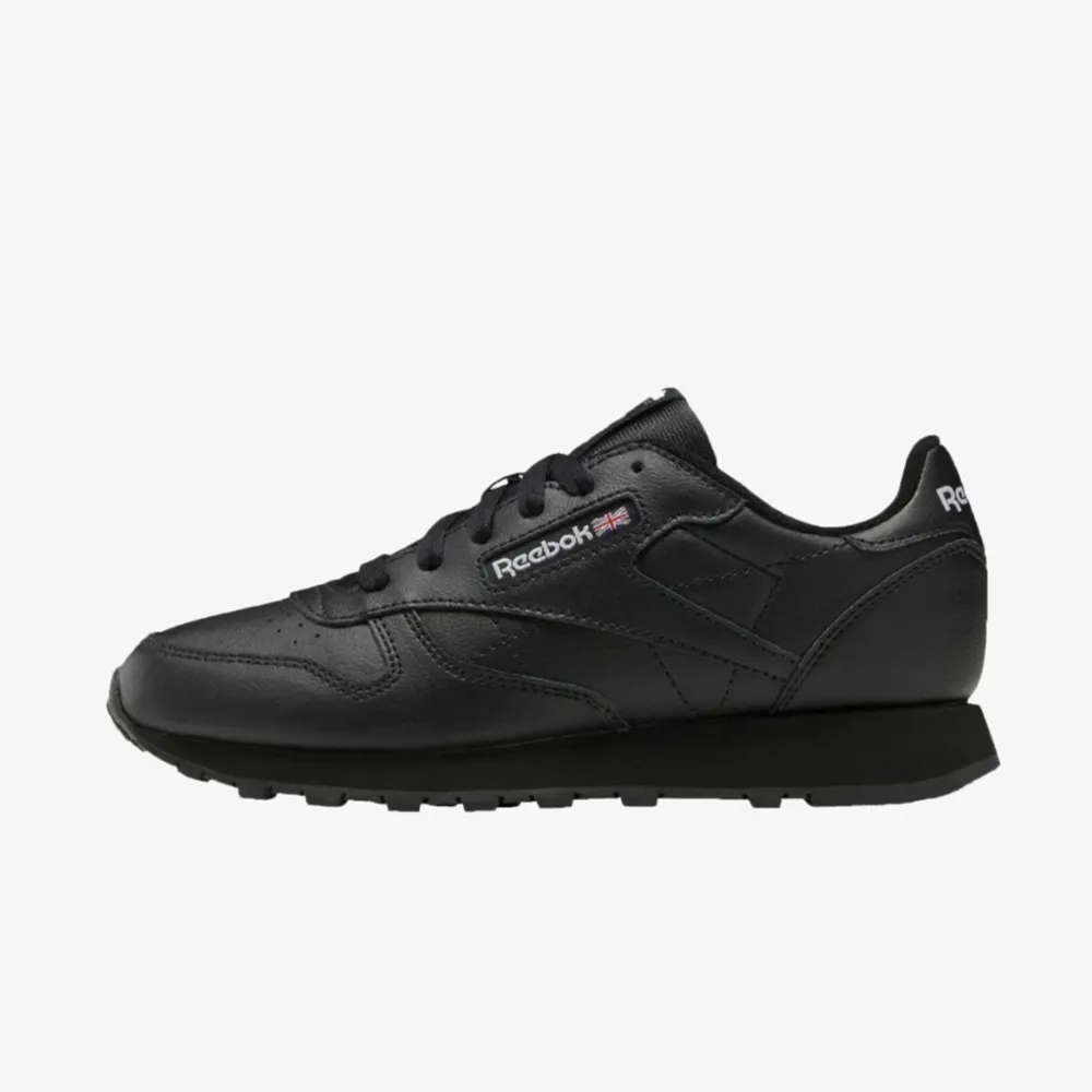 Oanvända reebok skor i strl 37/5 perfekta till gym eller vardagen . Skor.