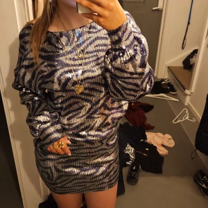 Glittrit klänning - Super fin fest klänning jötte bra kvalitet 