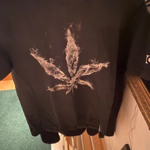 Weed t-shirt - Inte använd på några år