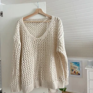 Stickad tröja - Fin stickad tröja som är använd fåtal gånger!
