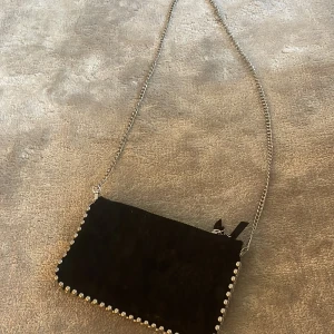 Zara väska  - En jätte gullig väska från zara som tyvärr inte har kommit till användning❤️❤️