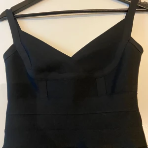 Boohoo - Klänning från boohoo aldrig använd, det är en dragkedja där bak 💕