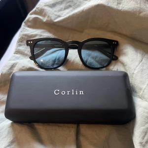 Corlin glasögon - Corlin glasögon, som nya. Skönt blått glas. Fler bilder finns vid intresse Ny pris: 1299