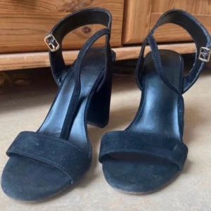 Klackskor - Klackhöjd: 9 cm Endast använda en kväll