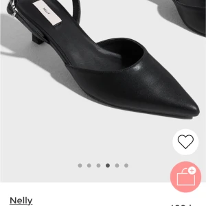 Low heel, spets klackskor  - Säljer snygga, bekväma klackar från Nelly pga köpte 2 par…. Dessa är endast testade!   Köparen står för frakt 🚚 💗🥰