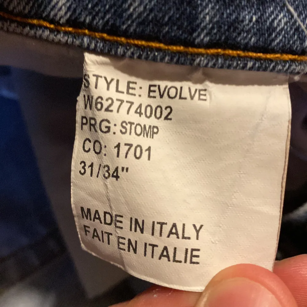 Säljer Tiger of Sweden slim fit jeans i modellen ”Evolve”, storlek 31/34. 9/10 skick inga defekter. Nypris: 1700kr, Vårt pris: 349kr. Jeans & Byxor.