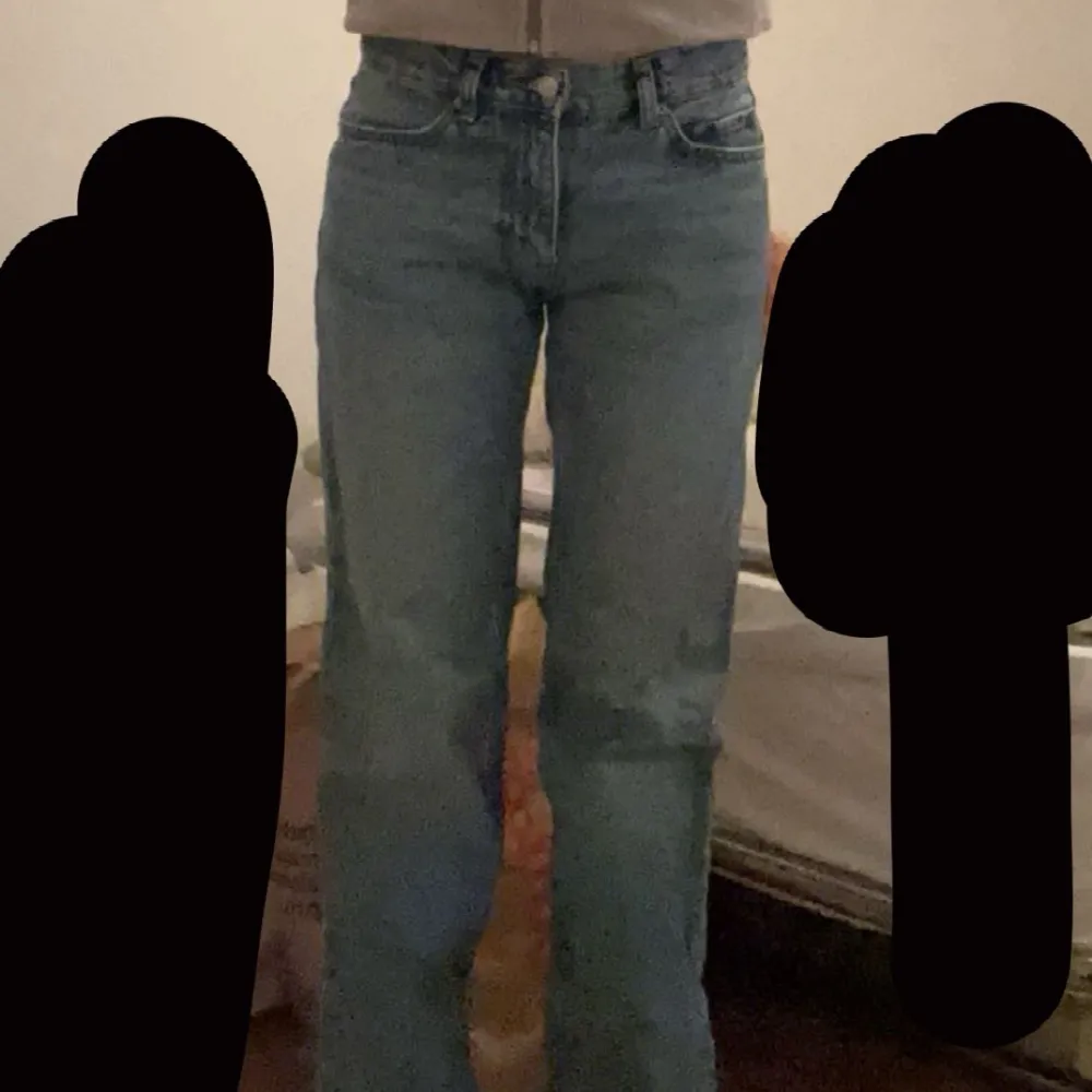 Blå mid/low waist straight jeans, bra skick💞. Jeans & Byxor.