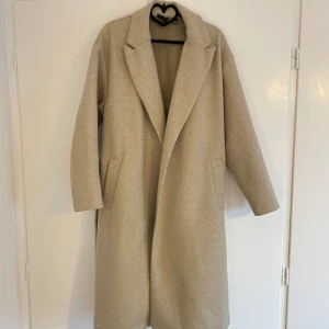Kappa beige  - Oanvänd kappa, nypris 700kr 