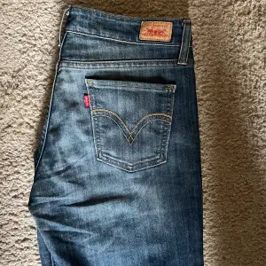 Lowwaist vintage levi’s jeans.