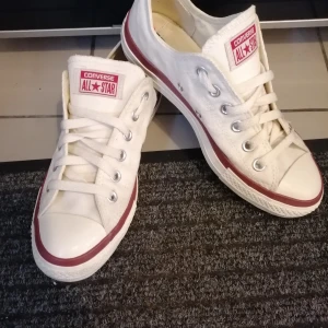 Fina Converse 37,5 - Jätte Fina i mycket fint skick! 