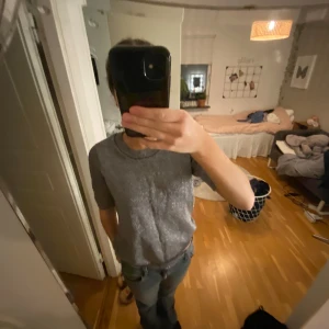 Glittrig tröja - Köpare står för frakt! En superfin glittrig tröja från Lindex i storlek M men passar som small. Jättefint skick och inga täcken på användning😋