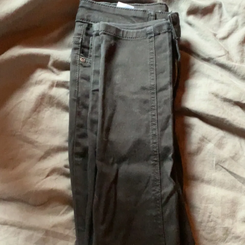 Svarta skinny jeans från kappahl, aldrig använda endast provade storlek S. Jeans & Byxor.