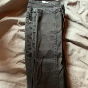 Svarta skinny jeans från kappahl, aldrig använda endast provade storlek S