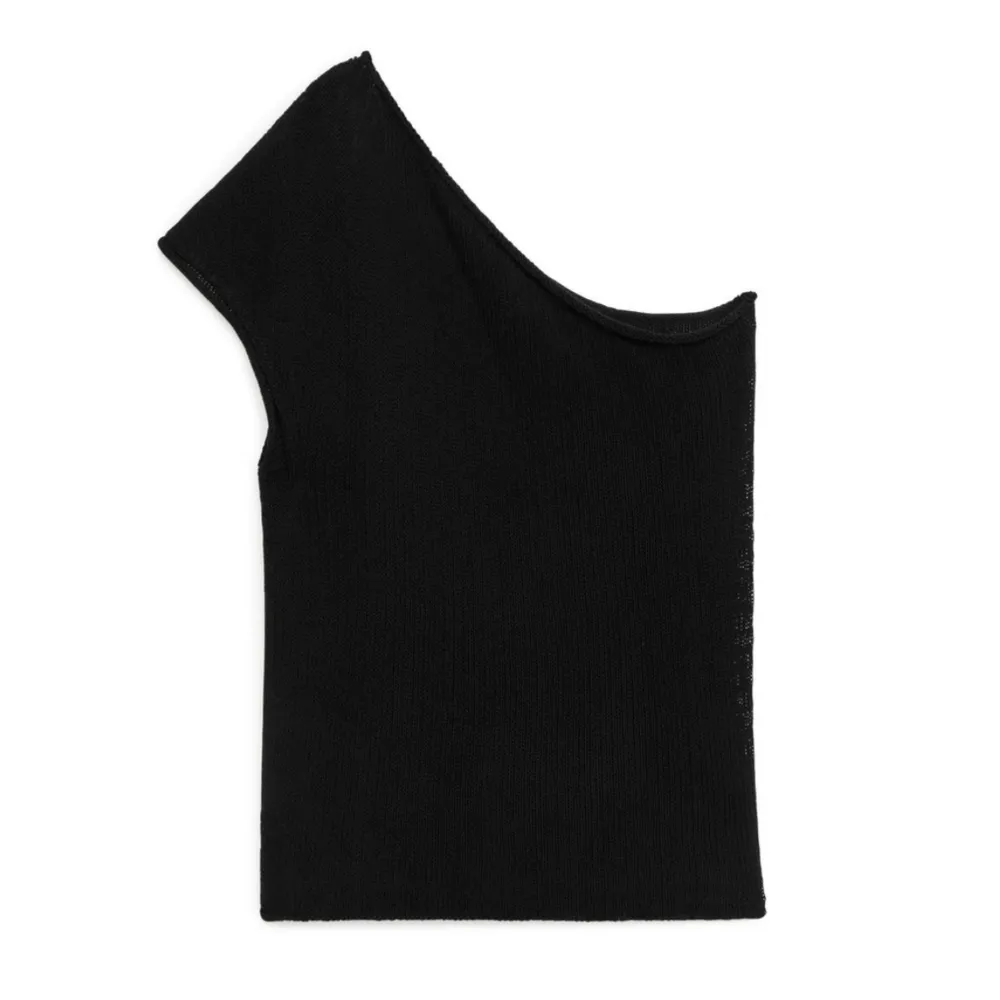 Stickad One shoulder top från arket!. Toppar.