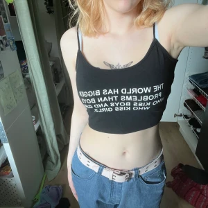 Gullig tröja med tryck!💞 - Jättefin tröja från shein💕 säljs pga att den tyvärr inte kommer till användning.