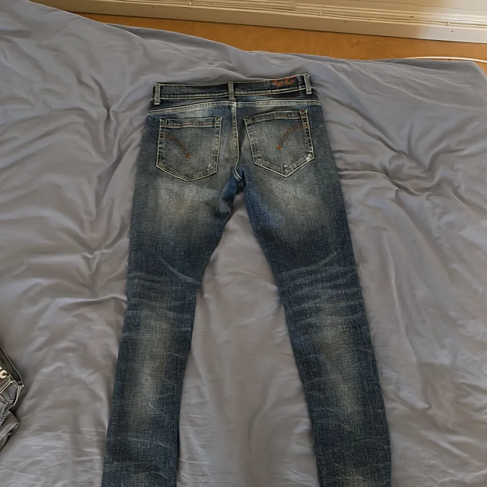 Dondup george strl 32 som nya (slim fit) riktigt laidback Nypris över 3000. Jeans & Byxor.