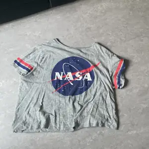 Jag säljer denna NASA T-shirt p.g.a den kommer inte till användning längre💕