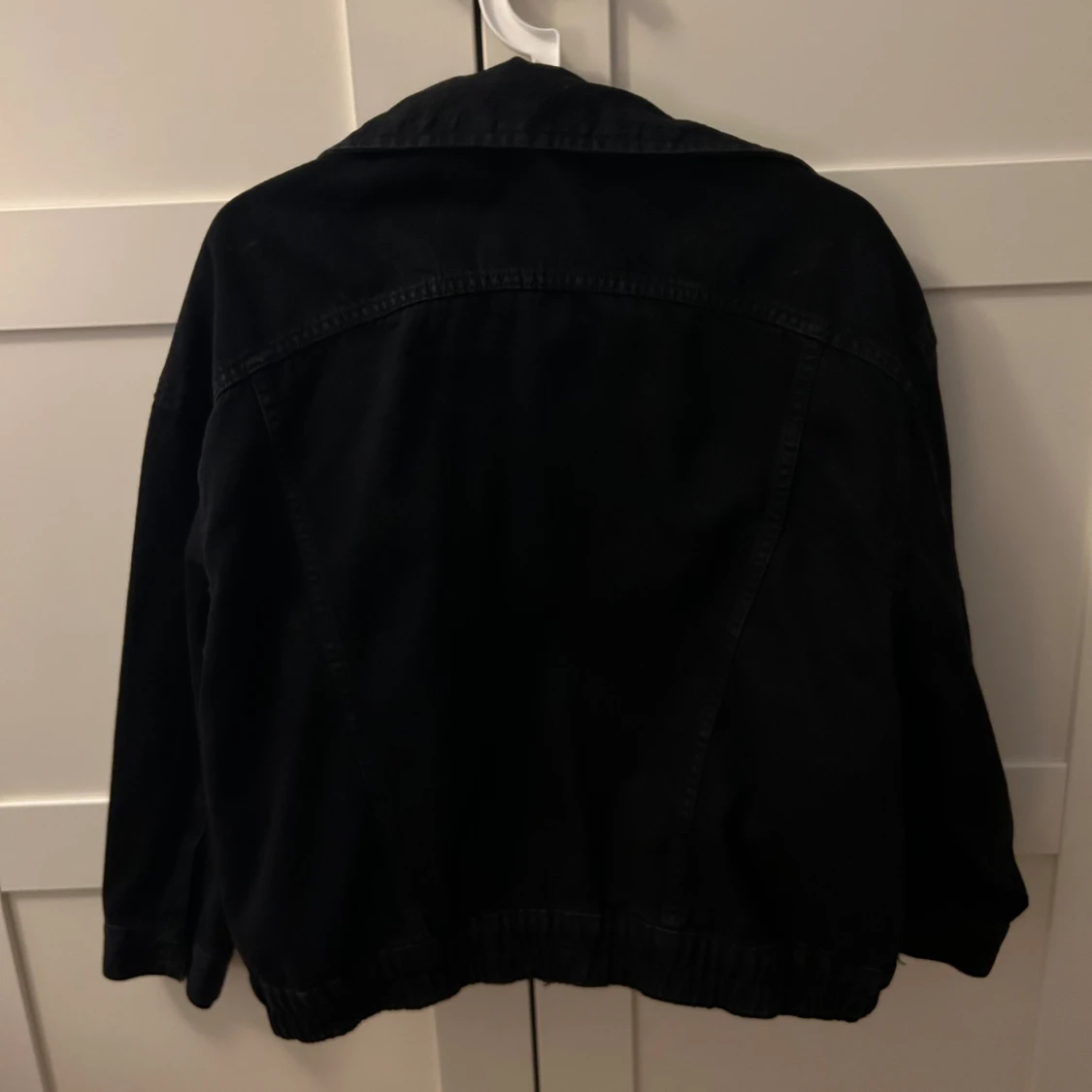 Svart jeansjacka  - 90