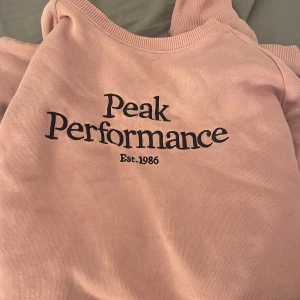 Peak performence - Rosa tröja är för liten för mig 170 i storlek väldig bra skick
