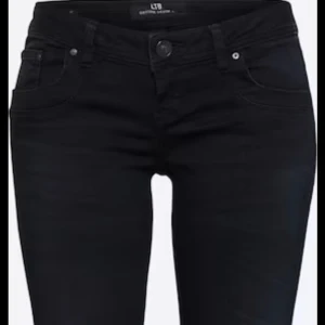 Ltb jeans  - Säljer mina ltb jeans i modellen valerie i storlek 26/32❤️Dom är i bra skick och säljer dom eftersom dom nu är för korta på mig❤️ skulle även kunna tänka mig att byta med någon som har ett par svarta ltb jeans i modellen roxy, storlek 26-27/34