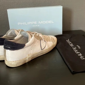Philippe model  - Orginal pris ca 4000kr  Original box samt dustbag medföljer.Allt är i toppen skick dock lite creases på toecapen och sidorna då de använts, Pris kan diskuteras vid snabb affär.