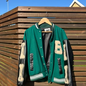 Variety jacka  - Säljer då den inte kommer till användning 