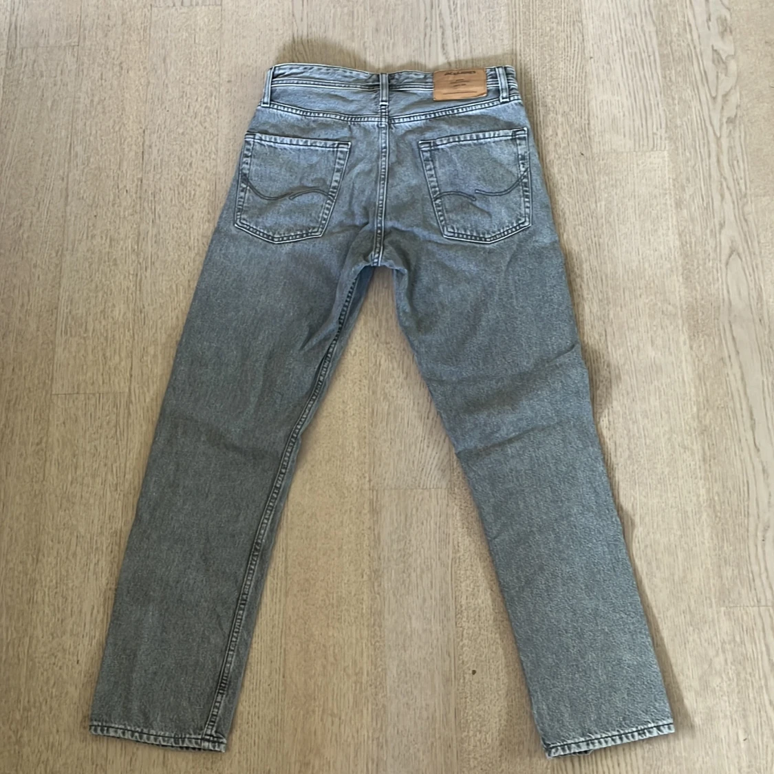 Grå jeans från Jack & Jones - 90