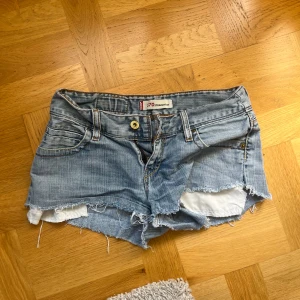 Levisshorts - Levisshorts i jättebra skick, lågmidjade💞