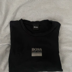 HUGO BOSS T-shirt - Storlek s  Som ny använt fåtal gånger 
