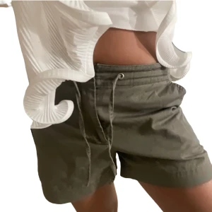 Militärgröna lågmidjade short  - Så så snygga 🥰💕passar xs/s o en liten m 