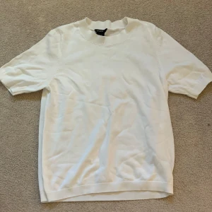 Tröja💕 - Säljer en tröja ifrån Lindex som är i storlek ”Xs” om du är intresserad av att köpa den skriv till mig först!💕