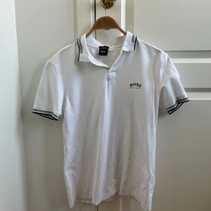 Boss piké strl S - Boss piké i storlek S. Nypriset är på cirka 1000. Hör av dig vid intresse