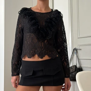 svart blus - säljer denna fina blus som ej kommer till användning💘💘
