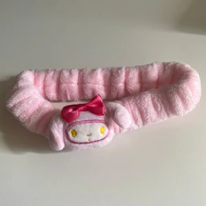 My Melody - My Melody hårband! När du ska tvätta ansiktet eller sminka dig tex. Helt ny!  