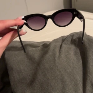 Solglasögon  - Helt oanvända solglasögon. 