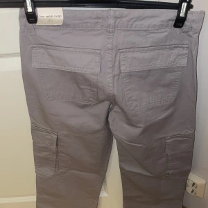 Cargo pants  - Skick: nya  Storlek: 32 Märke: Gina tricot 