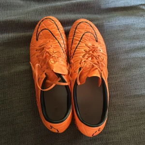 Nike hypervenom  - Sällsynta Nike hypervenom  Storlek 44  9/10 condition med endast några träningar i sig Box ingår ej  Pris kan diskuteras, trades är intressant  Skicka ett meddelande om du har någon fråga